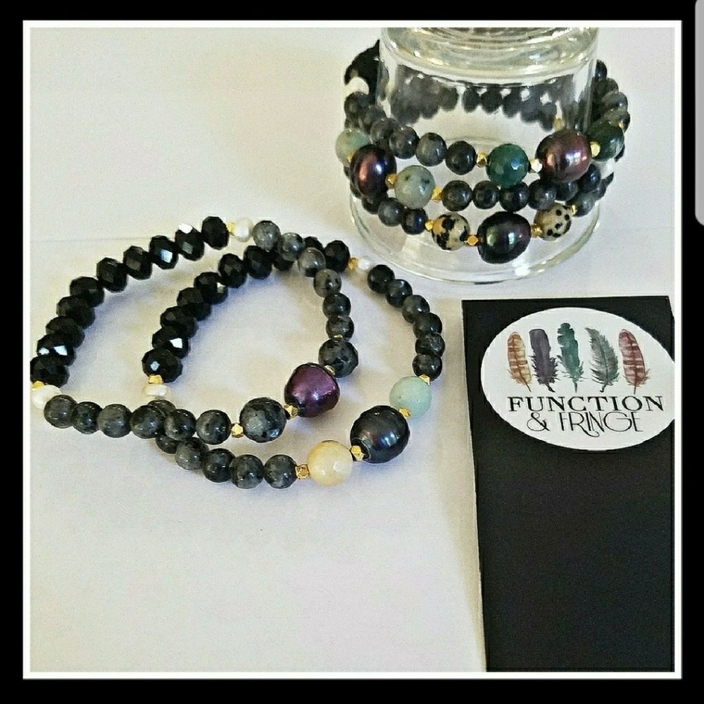 Pearl w/ Lavrakite, Labradorite & Faceted Crystals - Picture 6 of 6